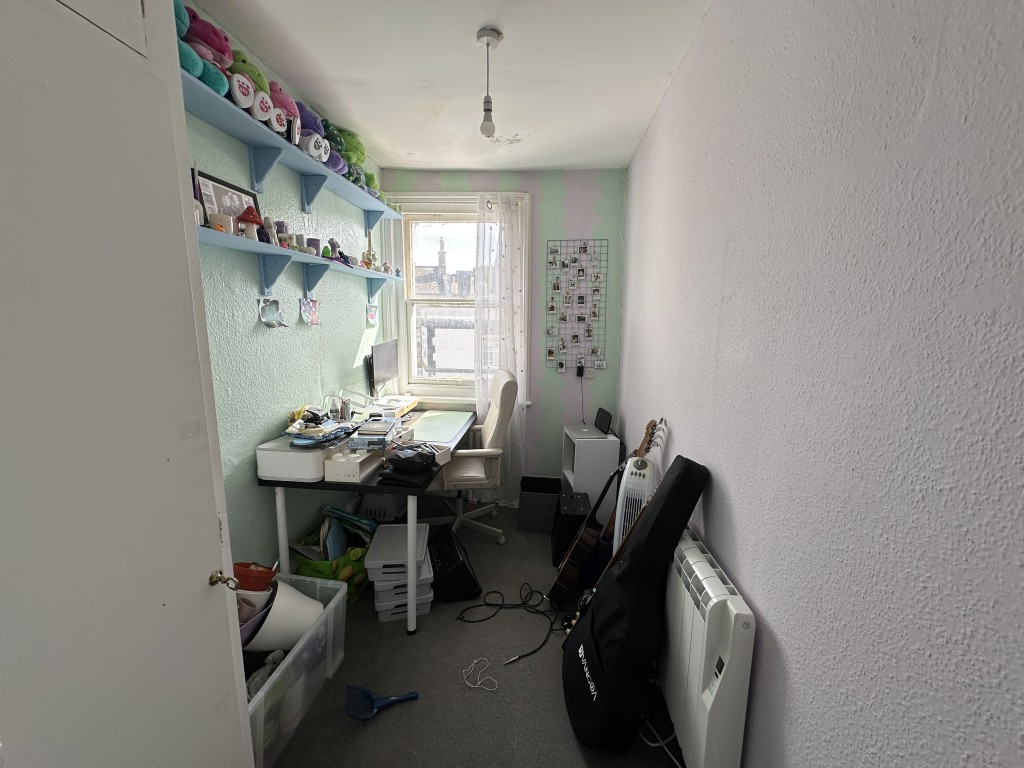 Lot: 79 - MIXED FREEHOLD RESIDENTIAL AND COMMERCIAL INVESTMENT - 55a Kings Road Second Bedroom